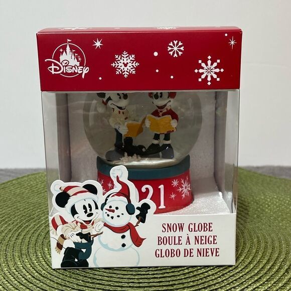Disney Mickey and Friends Christmas Holiday Snow Globe NWT - Picture 4 of 5